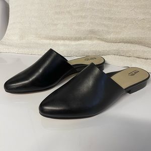 Mule black Sz 9 Earth NEW no box